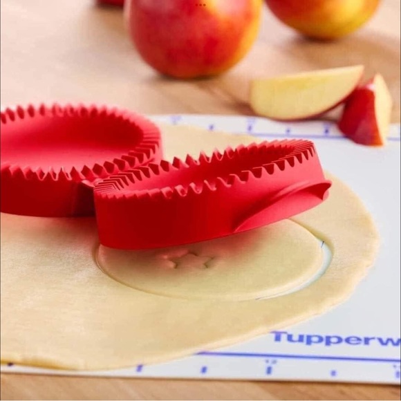 NEW Tupperware Mini Pie Maker - Picture 2 of 10